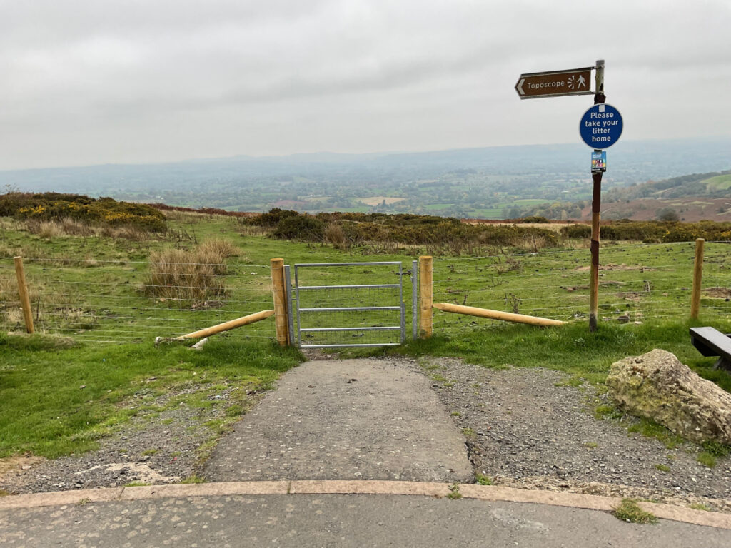 Photo of a finger post indicating the direction of the toposcope at clee hill.