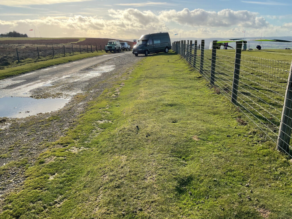 Photo showing the surface type of the car park at The Midland gliding club.